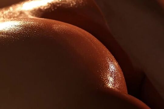 Erotic Oil Massage with Happy Ending!