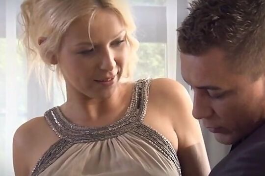 Steve Q. XXX - Super Attraktive Blondine Der High Society Wird in Strumpf Und Kleid Gefickt